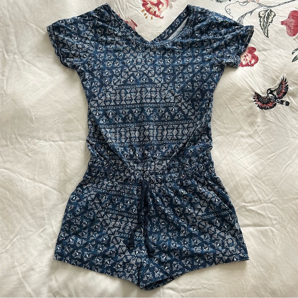 DKNY Jeans blue & white batik print short sleeve drawstring tie waist romper